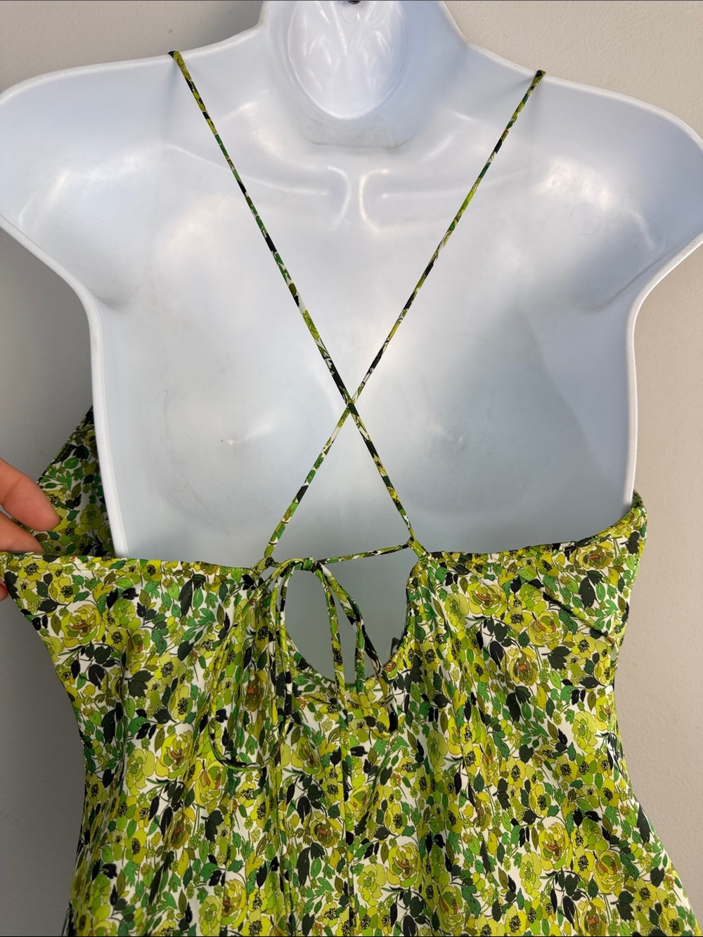 Favorite Daughter The Envy Slip Dress Lg Midi
Relaxed Fit Slinky Green Floral - Picture 13 of 16